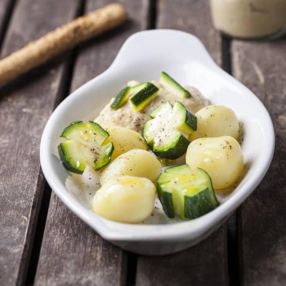 Patate novelle e zucchine al vapore con salsa