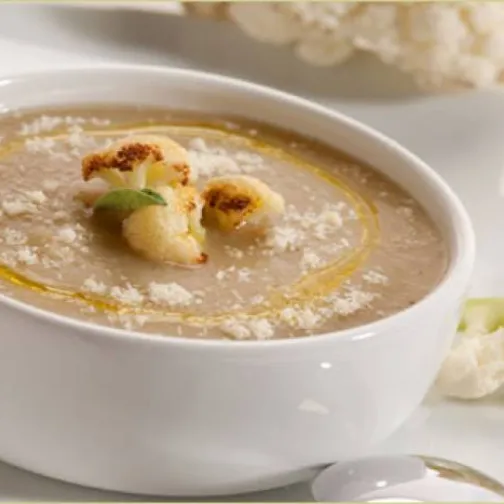 Brodo con cimette di cavolfiore
