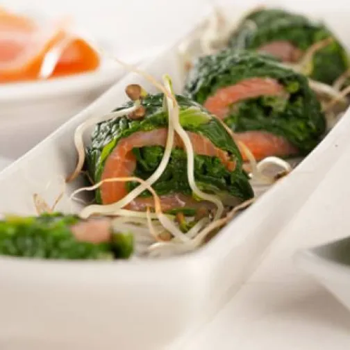 Rotolo di spinaci con salmone affumicato