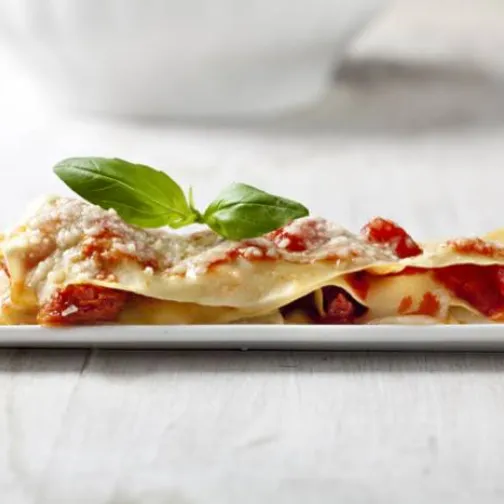 Millefoglie pasta fresca, pomodorini secchi e fontina
