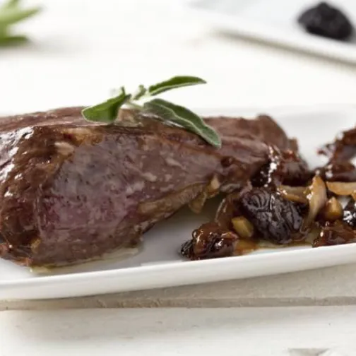 Petto d'anatra con crema di prugne secche