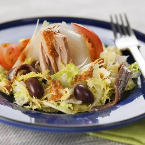 Insalata di mare con salsa romesco