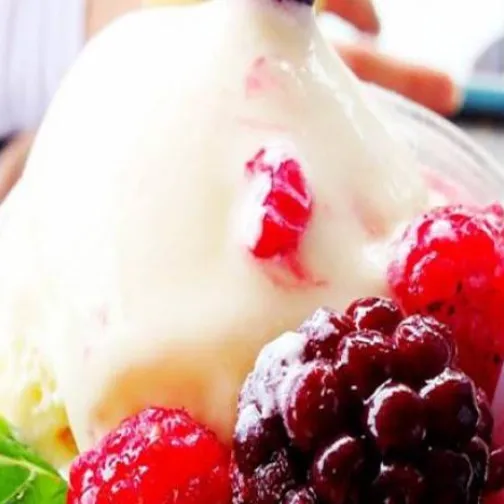 Frappè frutti di bosco con gelato