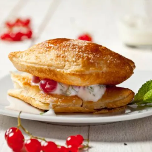 Sfoglia al ribes, yogurt e menta