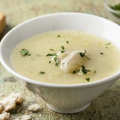 Zuppa delicata di pesce e patate