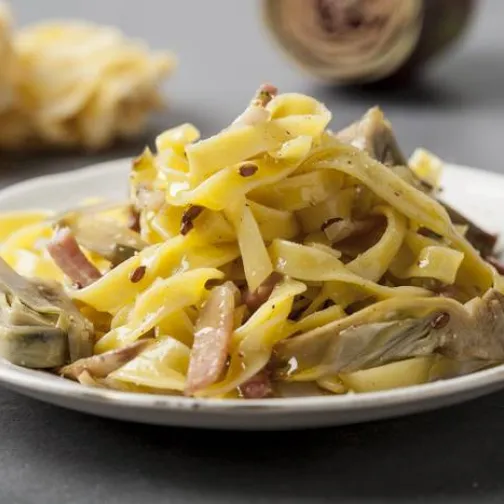 Tagliatelle carciofi e speck