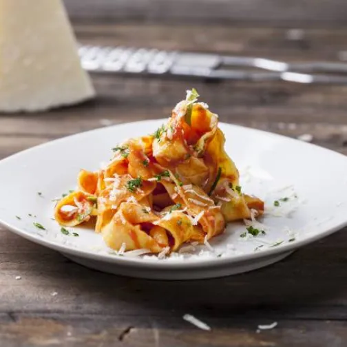 Pappardelle al sugo e pecorino