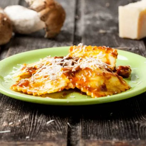 Agnolotti al sugo di porcini e parmigiano