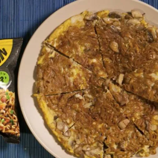 Frittata di soba noodles con verdure e funghi