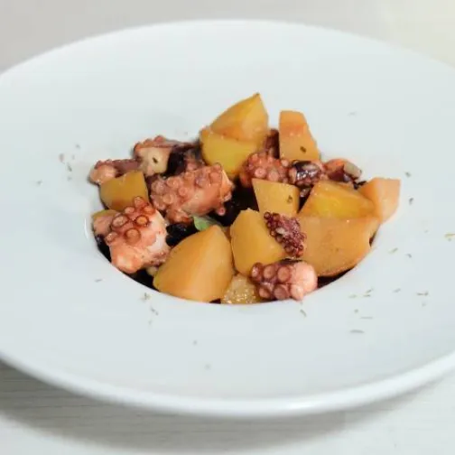 Polpo arrosto con patate ed olive