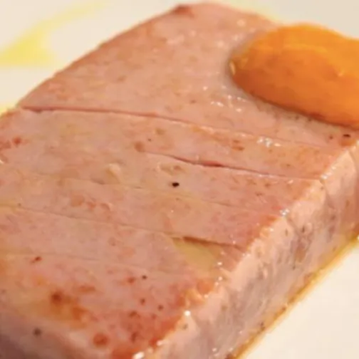 Tagliata di tonno con crema di peperoni