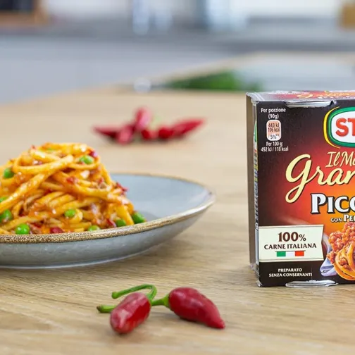 Pasta piccante con ragù e piselli