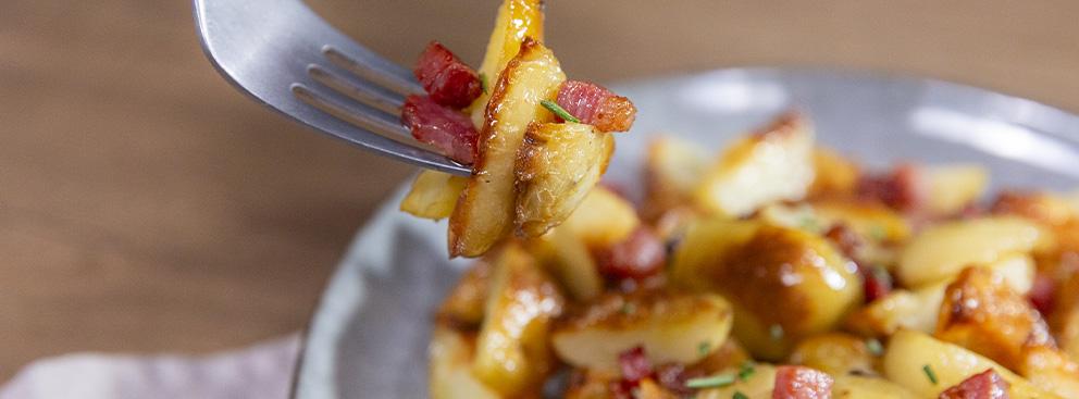 Spicchi di patate al forno con pancetta
